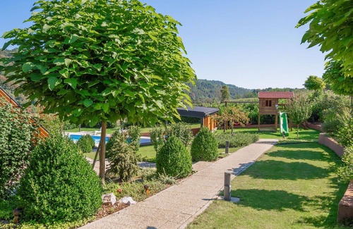 Presika Maison | Maison de vacances privée avec bain à remous, piscine privée, climatisation, WIFI, TV, terrasse