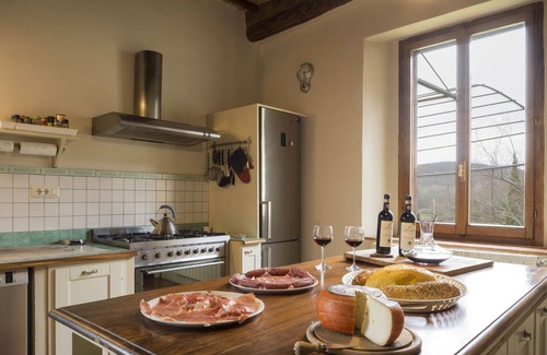 Simignano Villa | Maison de vacances privée avec WIFI, piscine, bain à remous, climatisation, TV, patio