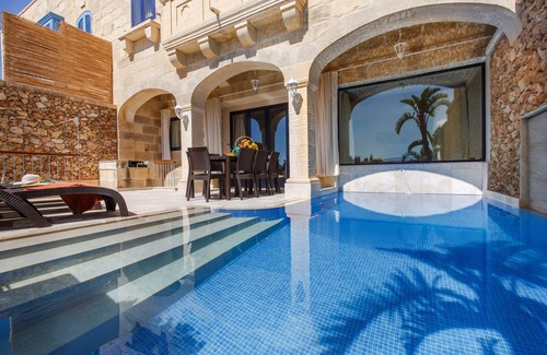 Santu Pietru Villa | Private Villa with Indoor Heated Jacuzzi