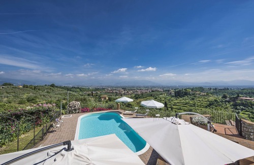 Casalguidi Villa | Villa privée avec 3 chambres et 3 salles de bains. Piscine, A / C et WiFi!