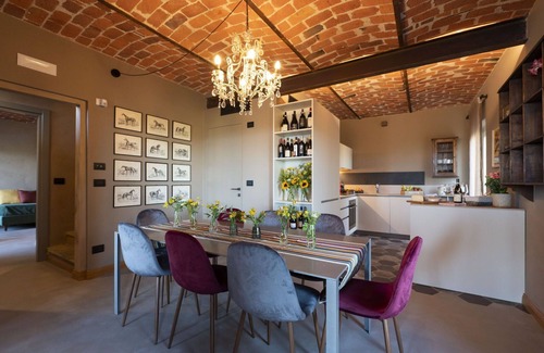 Monteu Roero Villa | Maison de vacances privée avec bain à remous, climatisation, sauna, WIFI, piscine, TV, patio