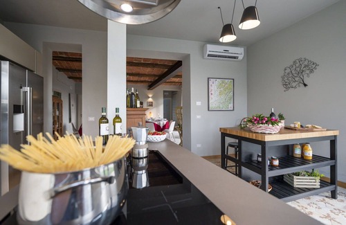 Monteu Roero Villa | Belle maison de vacances privée avec climatisation, piscine privée, WIFI, TV, patio, près de Alba