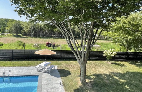 Orient Maison | Private Vineyard Estate in Orient Village w Pool / AC / Walk to Beach & Town