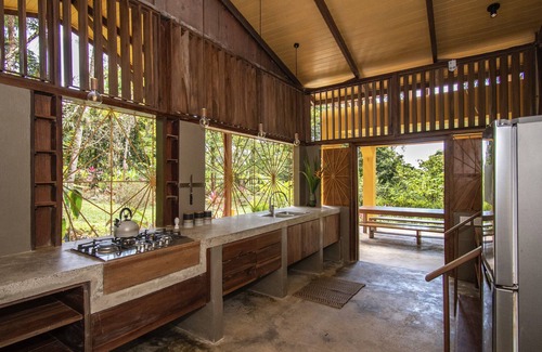 Ballena Villa | Private waterfall, close 2 beach!