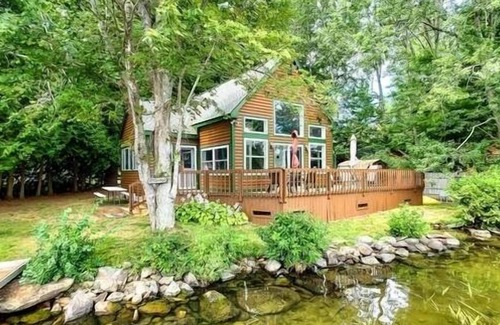 Winthrop Chalet De Ski | Private waterfront with stunning views, wrap around deck, and a dock for boating