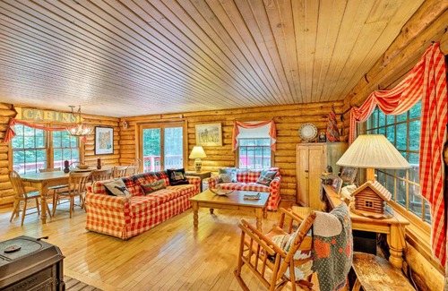 Wilmington Maison | Private Wooded Cabin 7 Mi to Mount Snow!