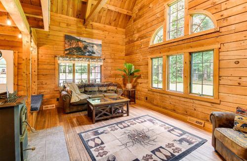 South Butler Maison | Private Yard Secluded Hannibal Cabin in the Pines