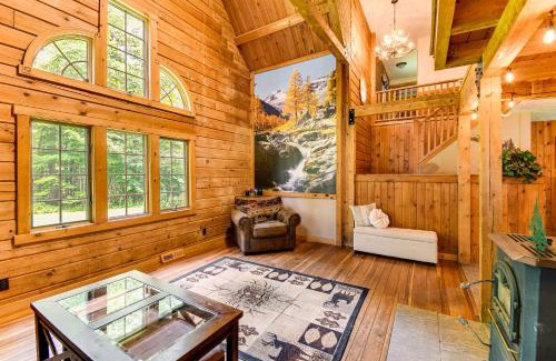 South Butler Maison | Private Yard Secluded Hannibal Cabin in the Pines