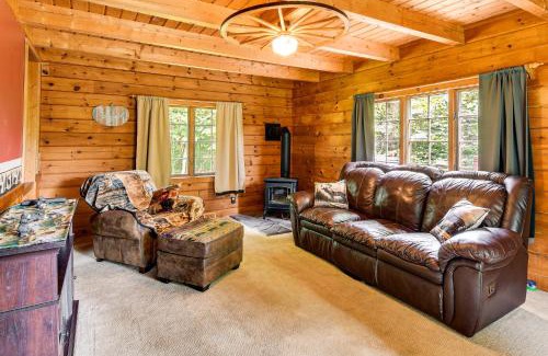 South Butler Maison | Private Yard Secluded Hannibal Cabin in the Pines