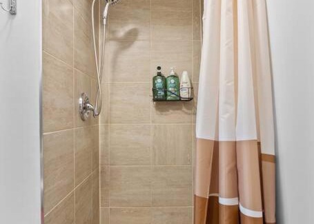 Glenbrook Appartement | PrivateEntry Basement w/Office NearMRU Freeparking