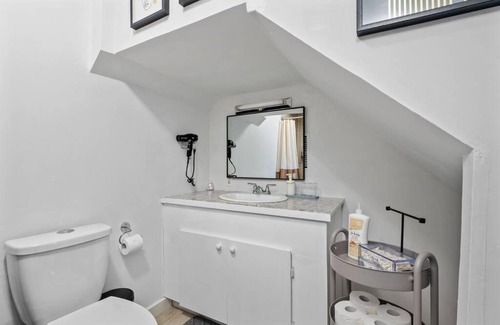 Glenbrook Appartement | PrivateEntry Basement w/Office NearMRU Freeparking