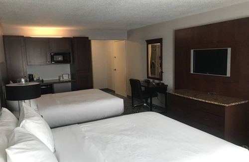 South Bend Hôtel | Privately Owned Handicap Accessible Hotel Room, less than 2 miles to UND!