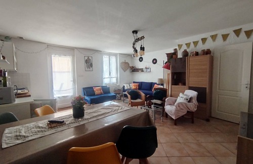 Fondettes Appartement | Proche de Tours en voiture, Studio plein pied avec cour privée, animaux acceptés