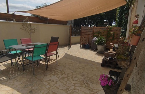 Fondettes Appartement | Proche de Tours en voiture, Studio plein pied avec cour privée, animaux acceptés