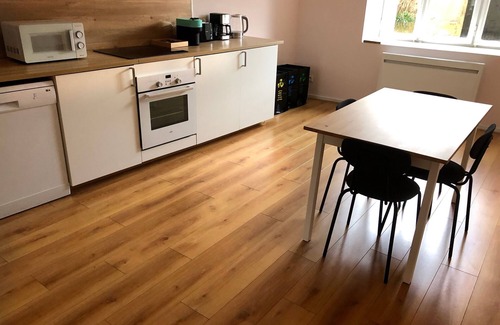 Longeville-les-Metz Appartement | Proche du Centre Ville, Appartement de 100m2, Deux Chambres, Parking Privatif