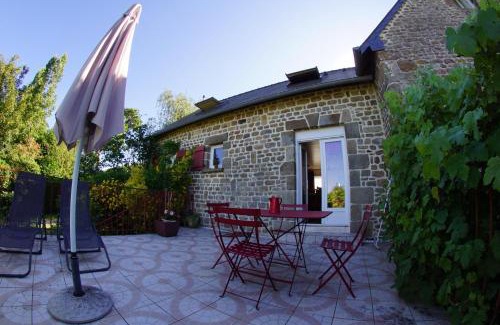 Saint-Laurent-de-Terregatte Maison | Proche Mont St-Michel, deux maisons authentiques au cœur de la nature, domaine de l'Angevinière