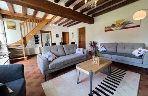 Parigne-lʼEveque Maison | Proche le Mans, Parigné l'Evêque,maison forestière, accueil chevaux possible 11 pers