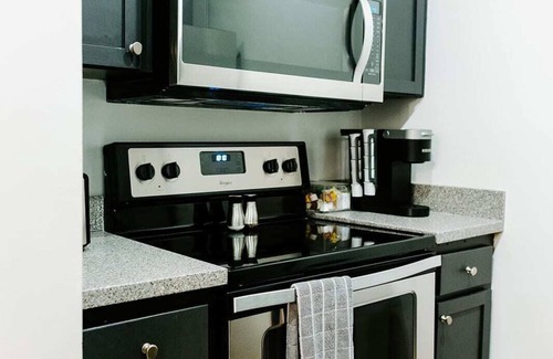 Edgehill Appartement | Producer's Suite: Luxe Music Row Stay, Walk to Gulch!