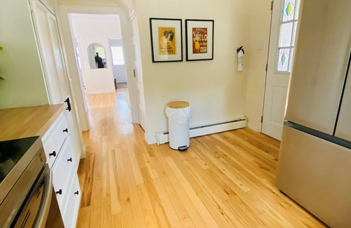 Kitchener Maison | Professionally Designed Suite + Free Parking