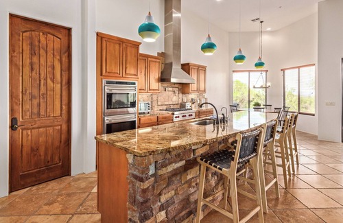 Rio Verde Foothills Maison | Professionally-designed, newly-renovated 5BR Scottsdale desert luxury home | The Sonoran by Boutiq
