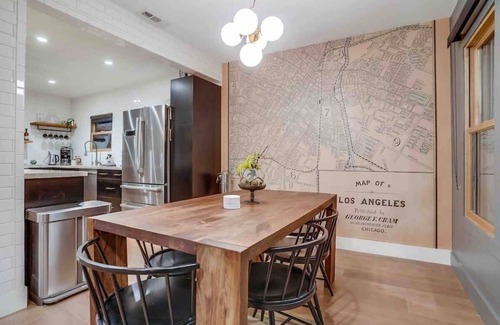 Hollywood Hills West Maison | Projector | Pool Table | 15min DT | Pets OK | BBQ