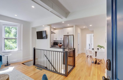 Mapleton Hill Copropriété | PROMO 10% MONTHLY DISCOUNT 2 Bedroom + Office, steps to everything