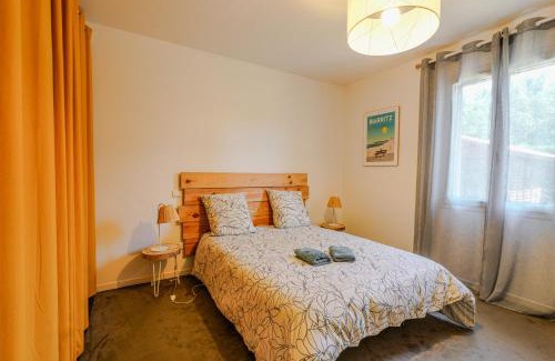 Luglon Maison | promo 20 pourcent -Proche Lac Arjuzanx - jeux - terrasse - plancha -