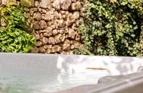Saint-Martin-de-Gurson Maison | PROMO! CHARMING VILLAGE HOUSE! Heated pool, spa, garden, St Emillion
