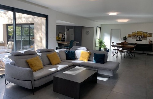 Saint-Jean-de-Cuculles Villa | Villa avec piscine proche de la nature
