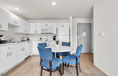 Far North Central Appartement | Properties by Preston I Comfy 2 Bed 2 Bath