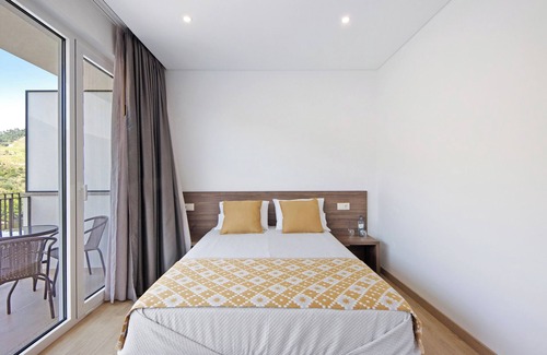 Armamar Station Balnéaire | Property In A Holiday Village 'Quinta Da Pedra Caldeira E' with Mountain View and Air Conditioning