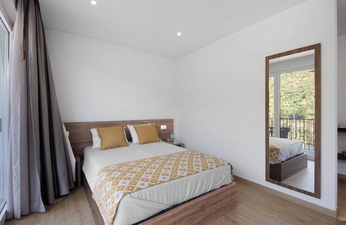 Armamar Station Balnéaire | Property In A Holiday Village 'Quinta Da Pedra Caldeira E' with Mountain View and Air Conditioning
