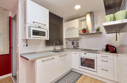 La Vall d'Hebron Appartement | Propriété avec parking, wifi, métro & à 8 min du centre-ville en métro.
