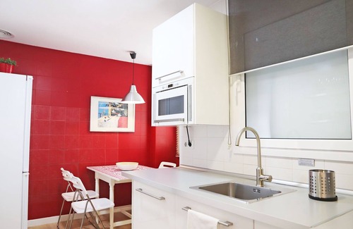 La Vall d'Hebron Appartement | Propriété avec parking, wifi, métro & à 8 min du centre-ville en métro.