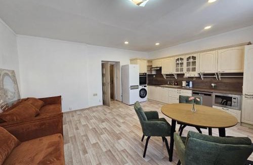 Hradec Kralove Appartement | Prostorný apartmán v centru - Wi-Fi, Netflix