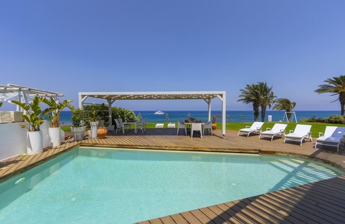 Pernera Villa | Luxe ultime Beach Front Villa, moderne, entièrement équipé, Entièrement Air-Conditioend, 4-chambres, 5 salles de bains-salle de jeux, satellite, Wi-Fi