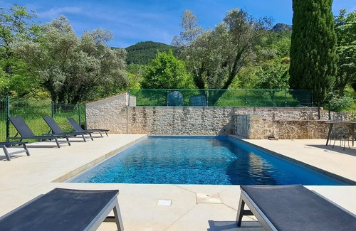 Sahune Maison | Mas Provençal avec Piscine Chauffée* / 14 Personnes / Propriété 5Ha