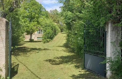Riez Maison | Provençal villa with garden and parking for 4 near Riez center