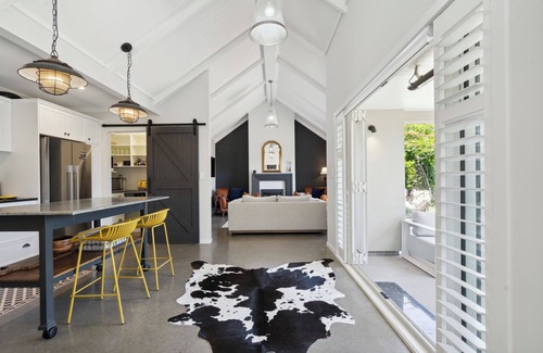 Martinborough Maison | Provence on Cologne - Martinborough Holiday Home