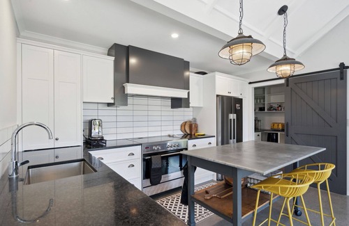 Martinborough Maison | Provence on Cologne - Martinborough Holiday Home