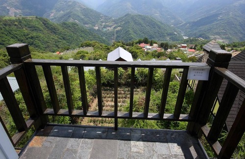 Ren'ai Lit Et Petit-Déjeuner | Provence Rose Lodge in Ching Jing