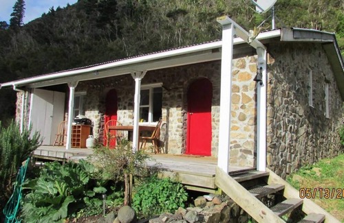 Solway Cottage | Provence Stone Cottage - Retraite de Wairarapa avec eau de source et énergie naturelle