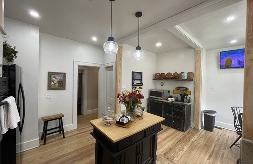 Guthrie Maison | Providence House ~ a charming bungalow with rustic elegance!