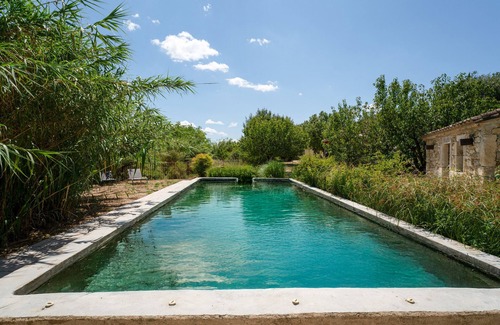 Solerieux Appartement | 'Prune' Room with Shared Pool, Wi-Fi and Air Conditioning