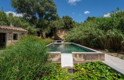 Solerieux Appartement | 'Prune' Room with Shared Pool, Wi-Fi and Air Conditioning