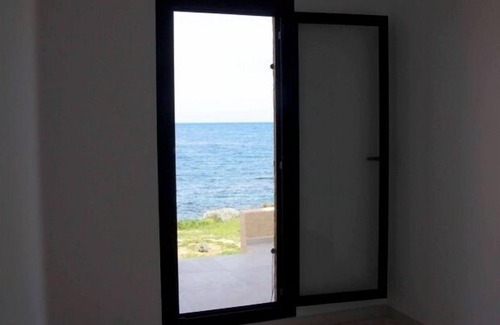 Marine de Saint Ambroggio Maison | Prunicce 32, feet in the water