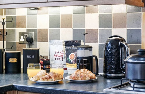 Elstree Maison | Prv-Parking | Jacuzzi Bath | Families / Groups |