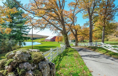 Waterfront Greens Maison | Prvt Rm 9: Prvt bath, gas fireplace, cable TV