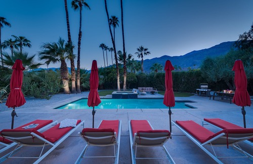 Tahquitz River Estates Maison | Mid-Century emblématique: 4BD / 3BA sans vent, piscine, spa, vues et chiens bienvenus!