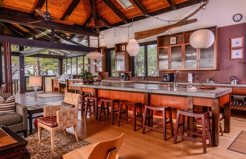 Puako Maison | PUAKO Villa de luxe sur la plage de PUAKO, 4 chambres avec salle de bains privative + média, piscine à débordement